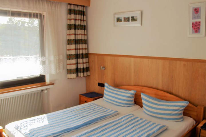 Room 6 of 33