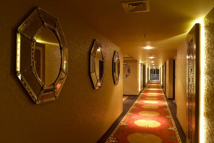Ballroom/Hall 126 of 133