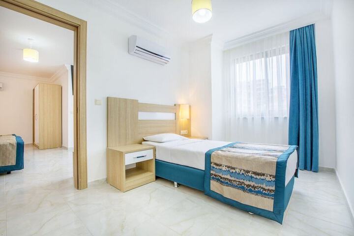 Room 2 of 8