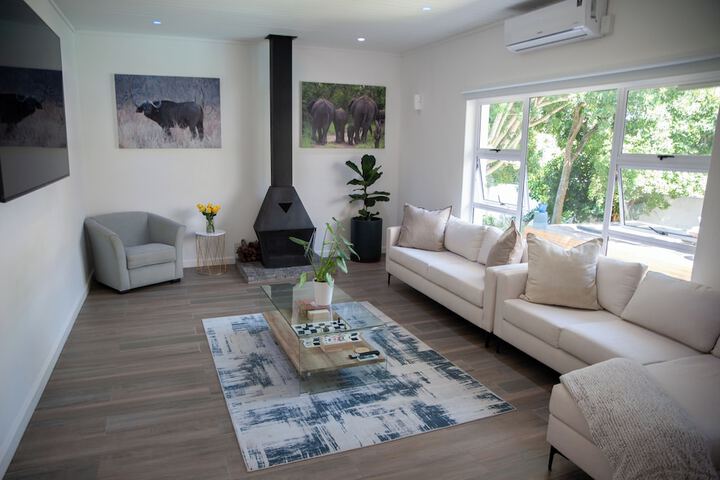 Lounge 55 of 57