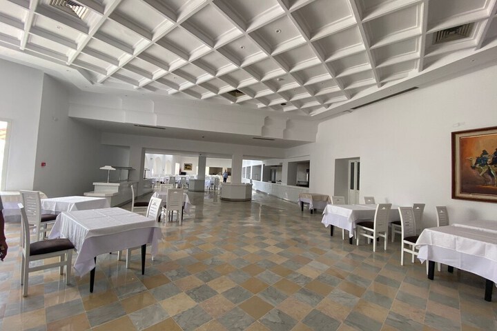 Dining 3 of 6