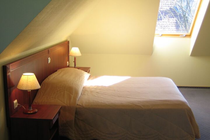 Room 6 of 48