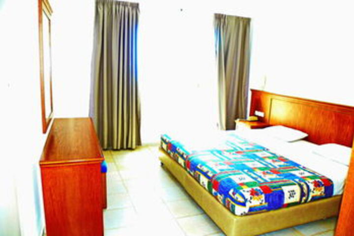 Room 3 of 8