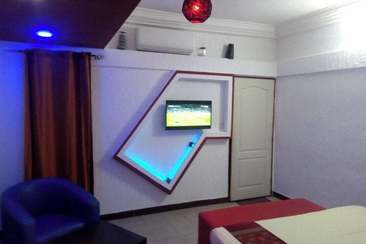 Room 3 of 6