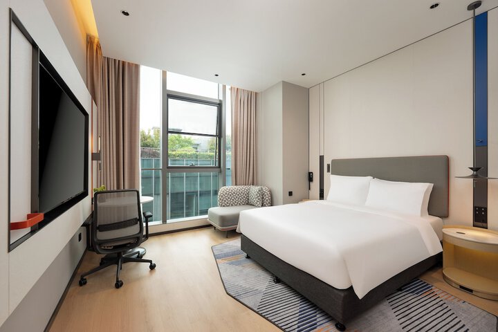 Room 8 of 30