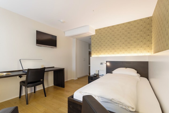 Room 18 of 65