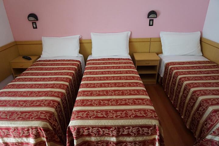 Room 16 of 62