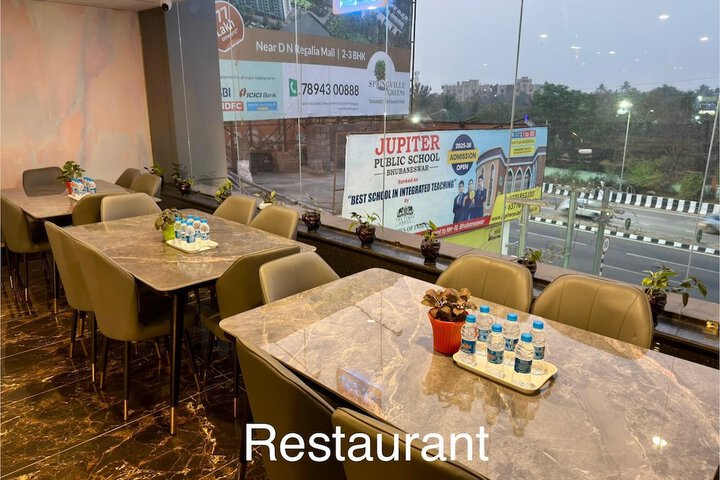 Dining 16 of 18