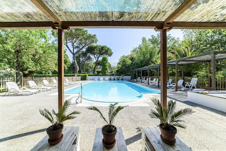 Hotel Pool