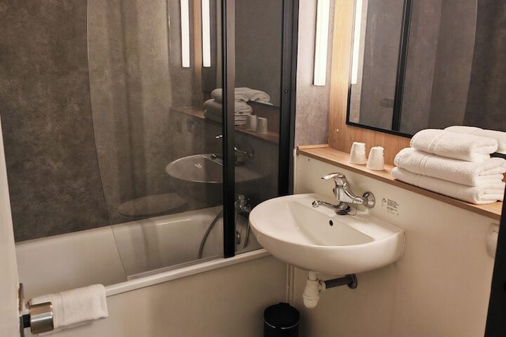 Room 17 of 49