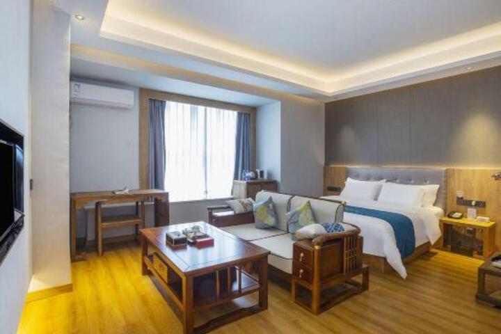 Kelton Wisdom Hotel (Jinjiang Wudian City Wanda Plaza)
