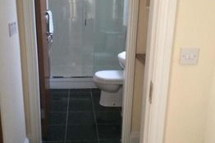 Room 5 of 32