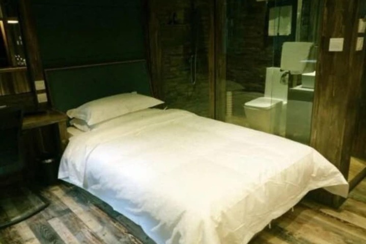 Room 25 of 65