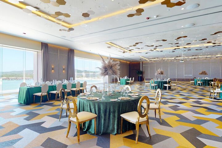 Ballroom/Hall 204 of 271