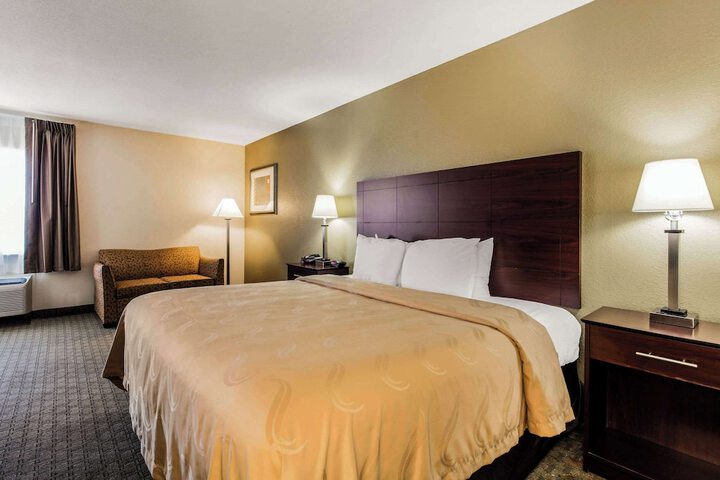 1 King Bed (8 of 8)