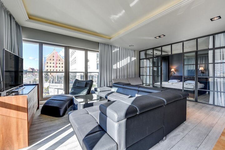 Room 52 of 183