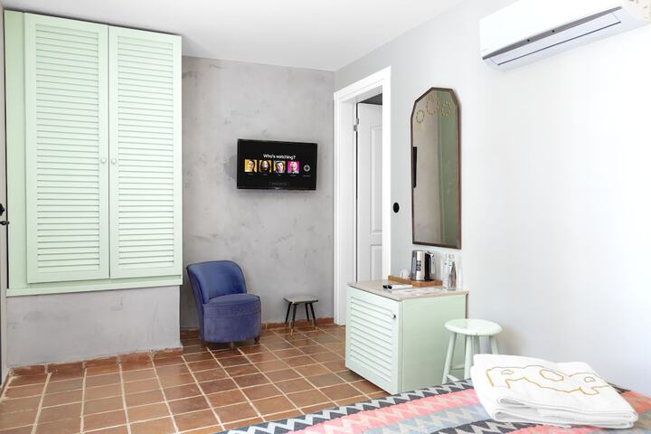 Room 33 of 67