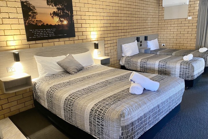 Room 3 of 64