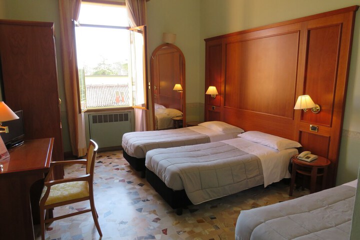 Room 4 of 22