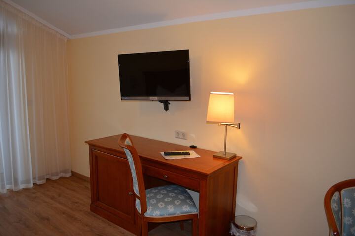 Room 9 of 92