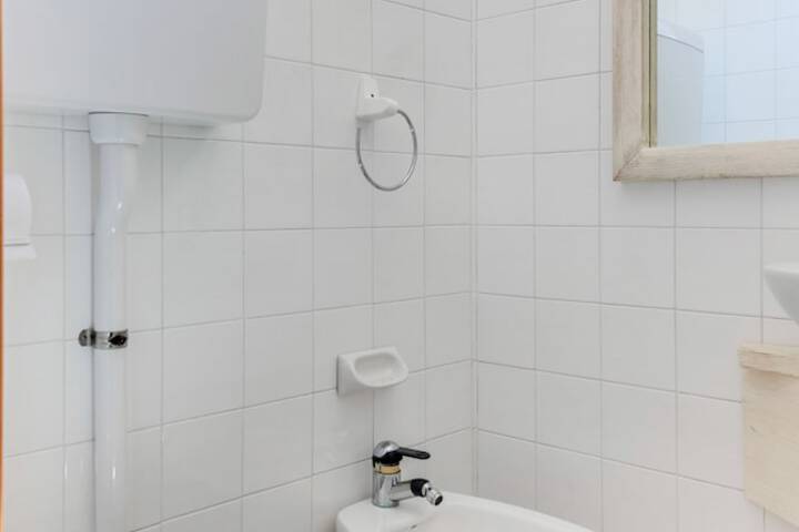Room 25 of 49