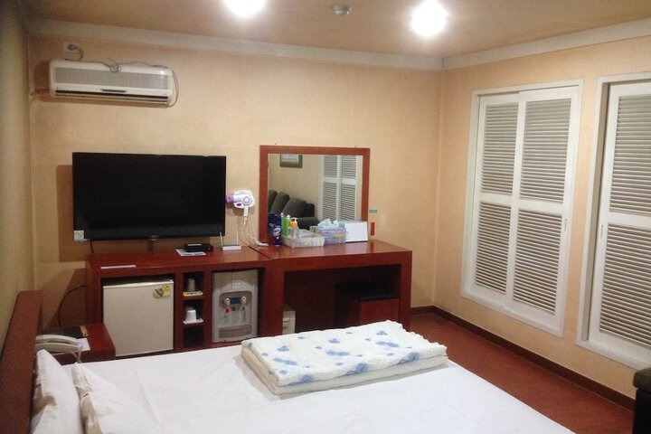Room 16 of 50