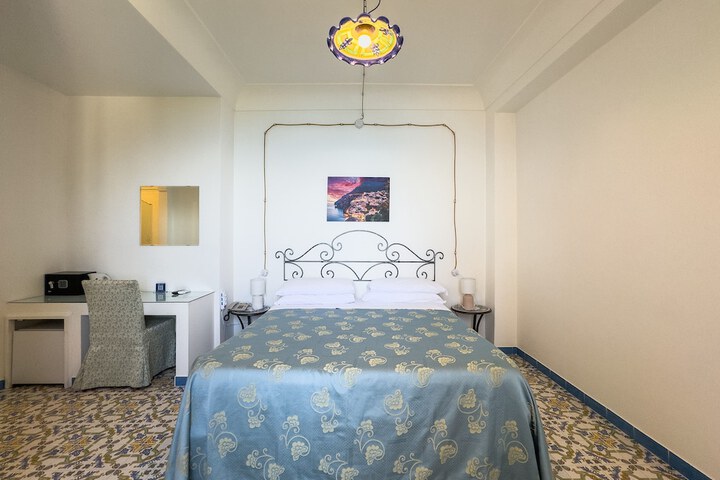 Room 35 of 147