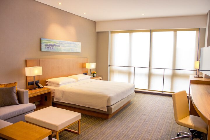 Room 12 of 32