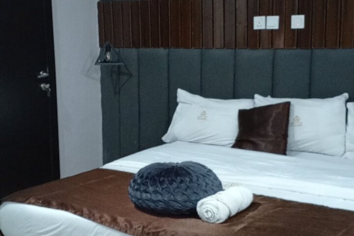 Room 12 of 41