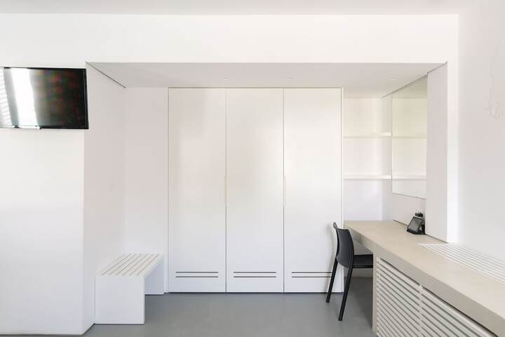 Room 67 of 283