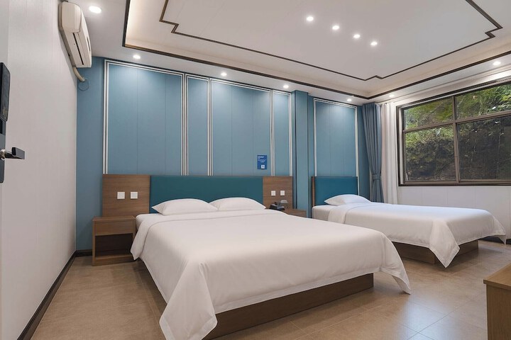 Room 3 of 24
