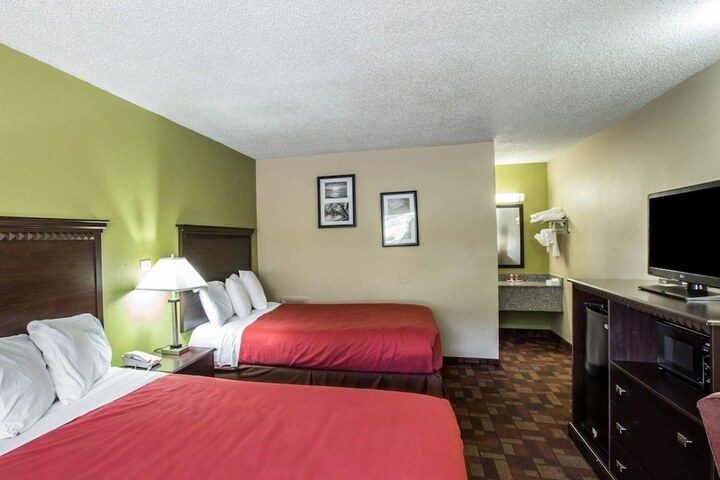 2 Double Beds (2 of 6)