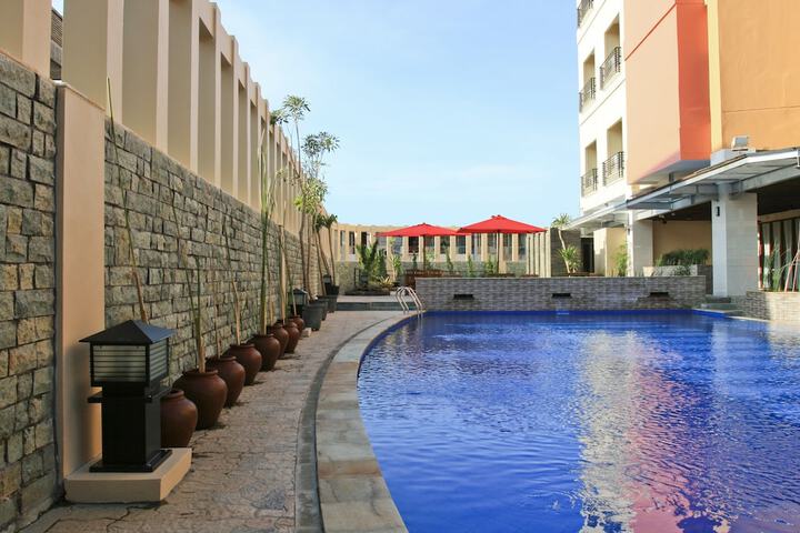 Hotel Pool