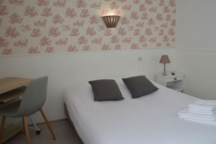 Room 9 of 33