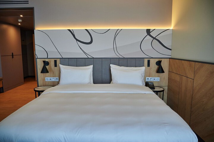 Room 44 of 158