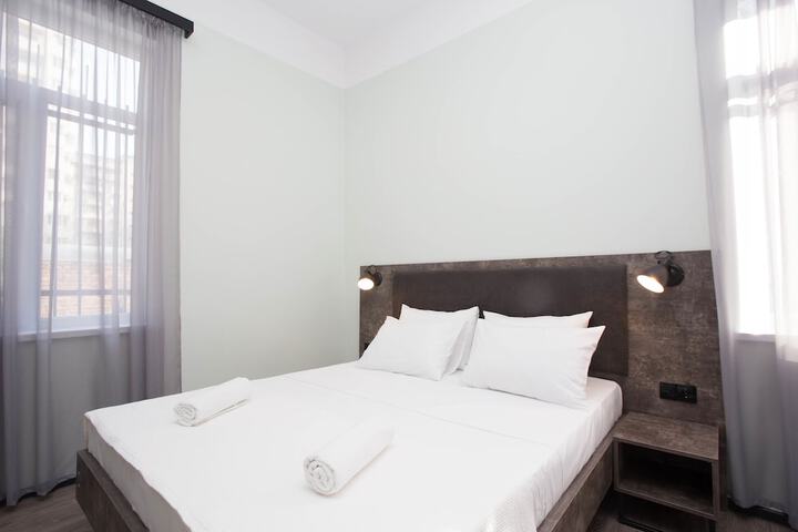Room 32 of 49