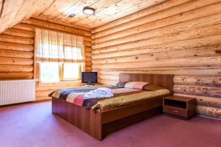 Room 5 of 9