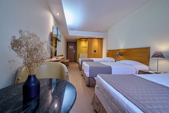 Room 34 of 144