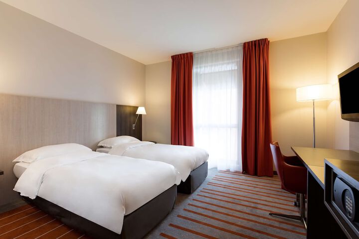 Room 7 of 25