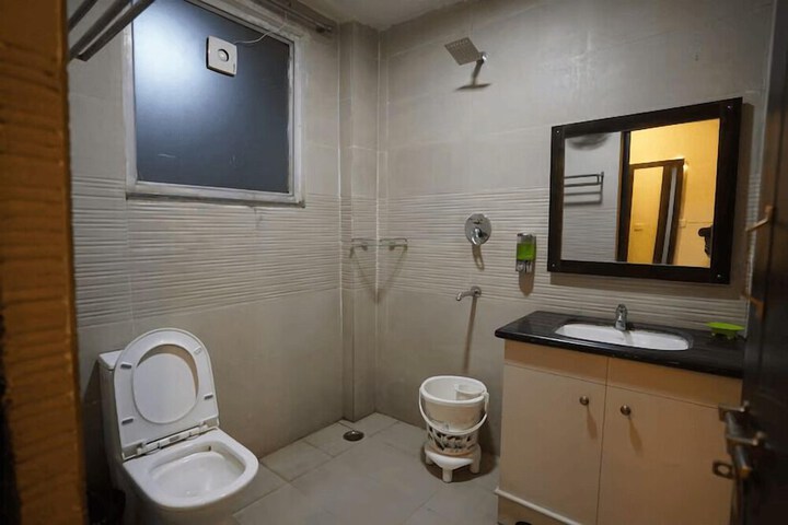 Room 10 of 27