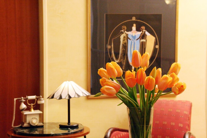 Concierge desk