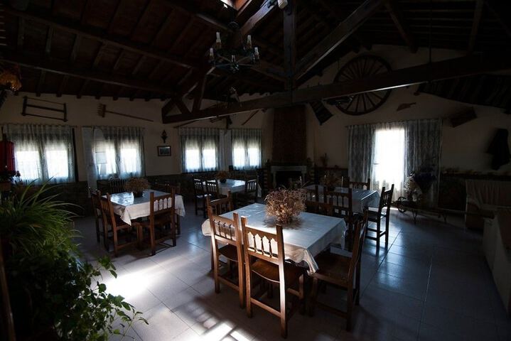Dining 14 of 19