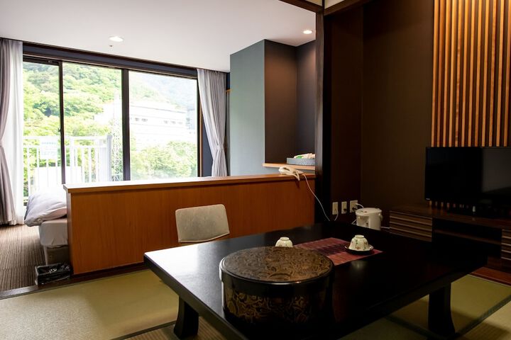 Room 27 of 127