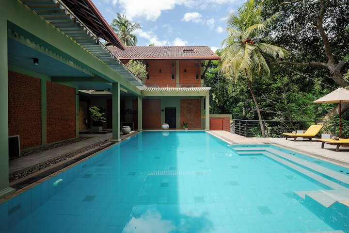 Pool 20 of 41
