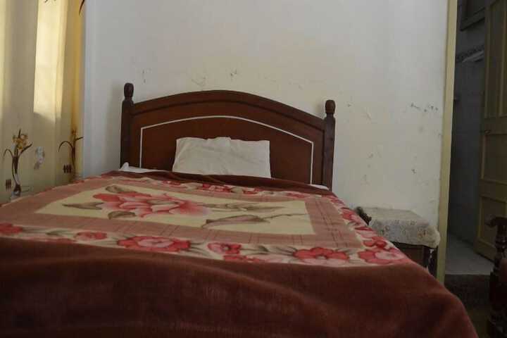 Room 5 of 6