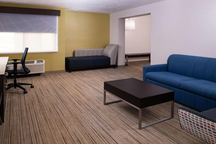 Standard Room, King or Two Doubles (2 of 4)