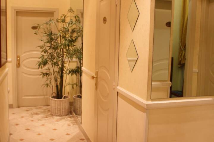 Ballroom/Hall 16 of 16