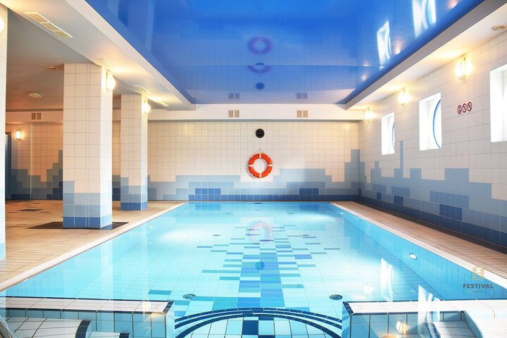 Pool 10 of 16
