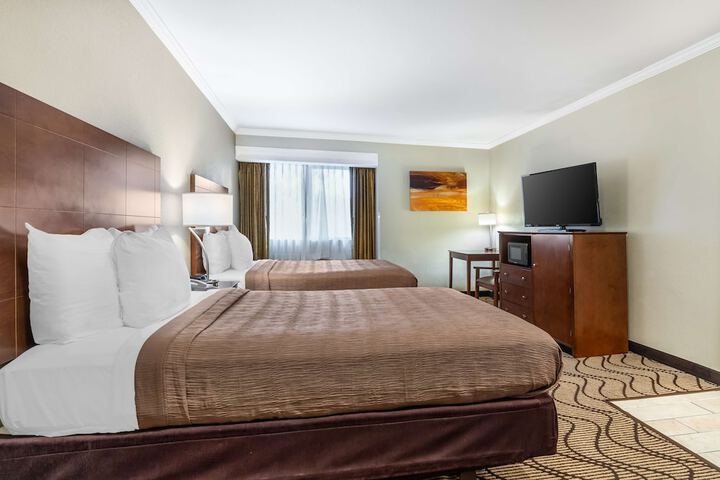 2 Double Beds Microwave and Refrigerator WiFi Full Breakfast (9 of 13)