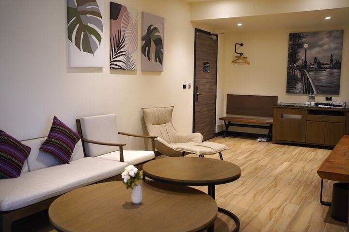Room 6 of 21